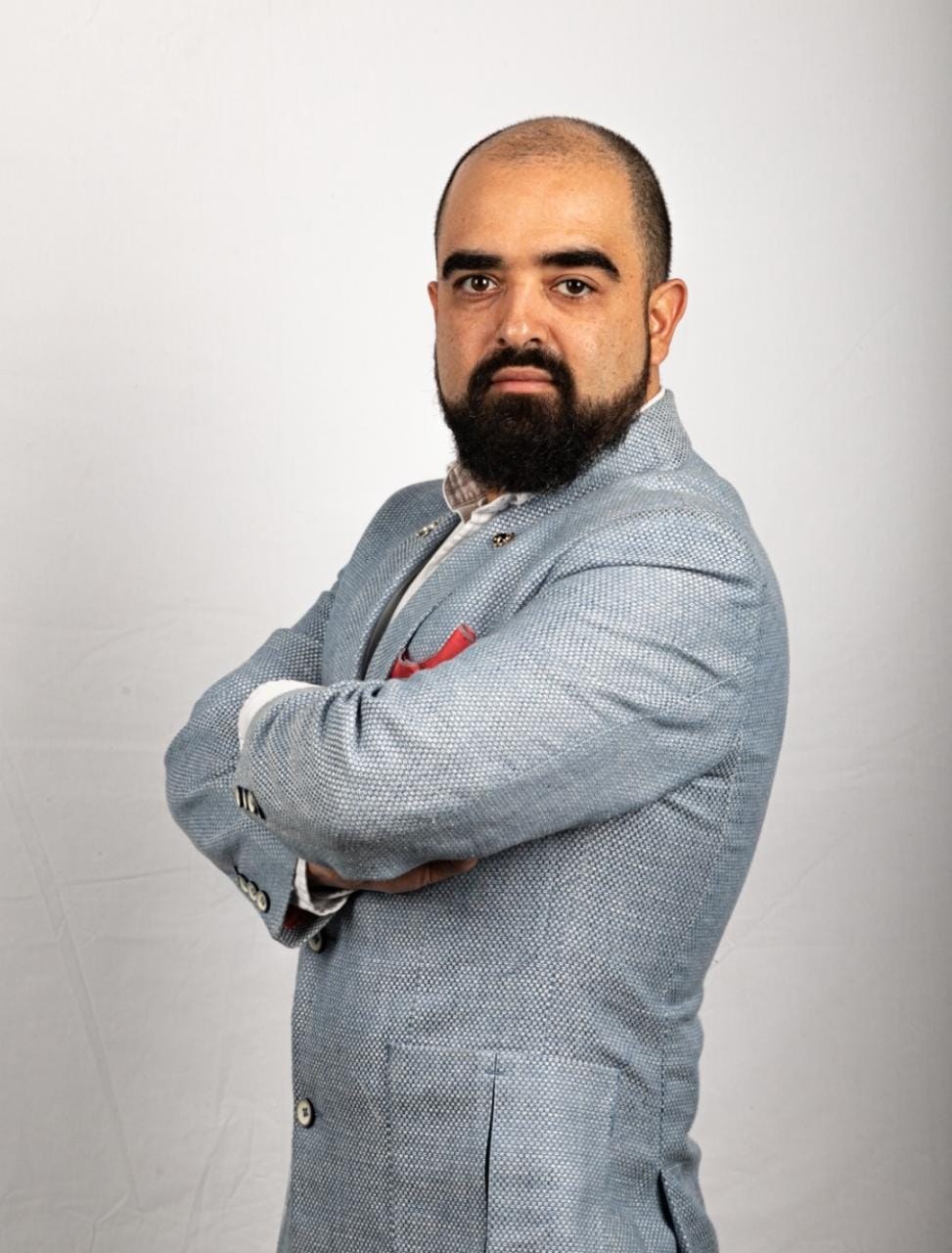 Professional portrait for Andrés Lemus website